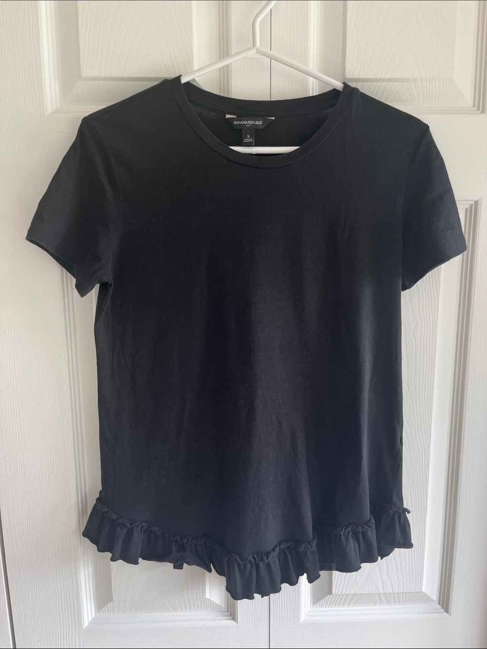 Banana Republic Black Short Sleeve Ruffle-Hem Tee